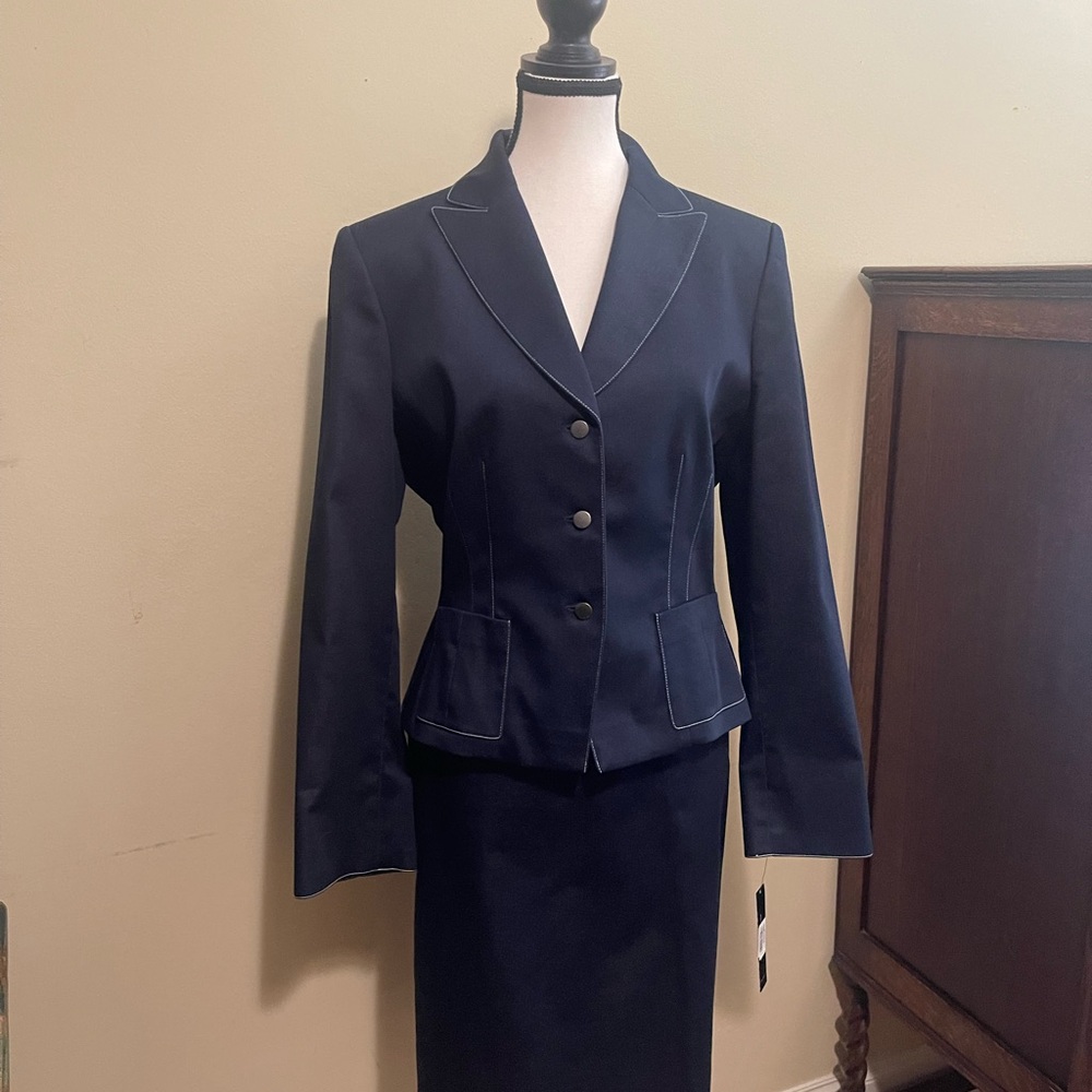 Elegant Navy Women's Suit Set